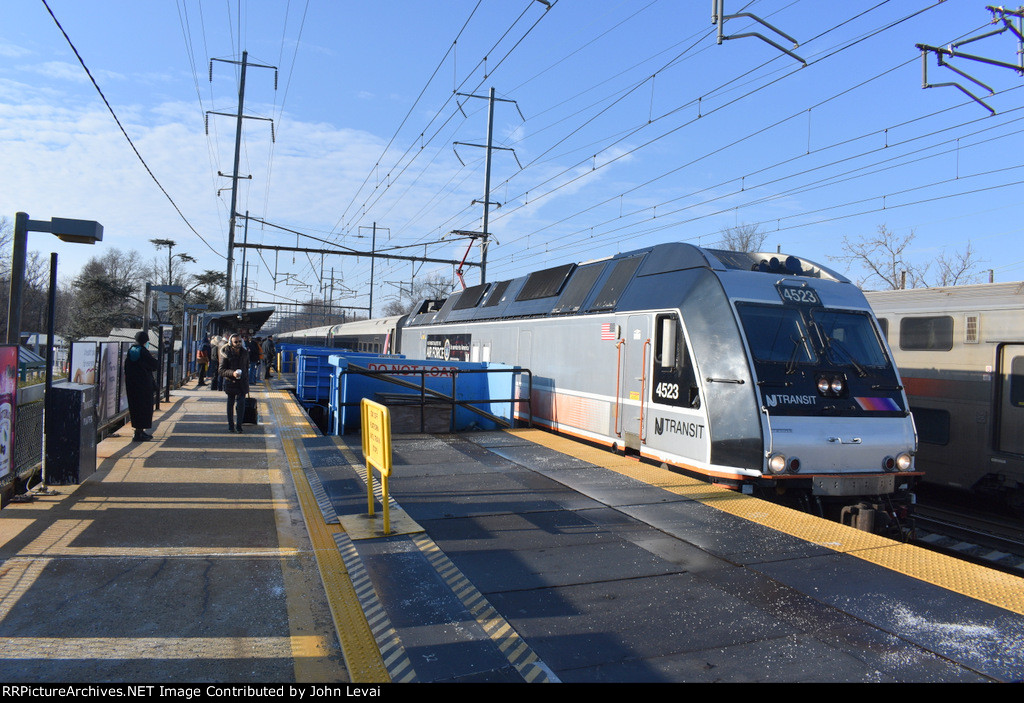 Eastbound NJT arriving at PJC